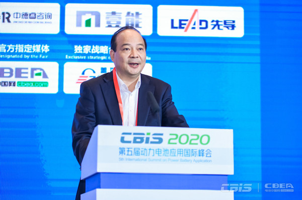 曾毓群