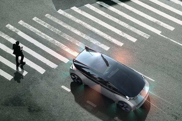 沃尔沃自动驾驶车利用声音和灯光与行人交流