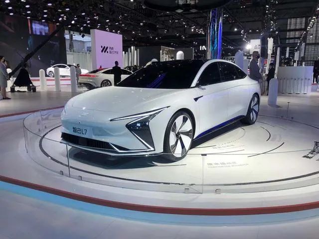 2021上海车展新能源汽车唱主角，中高端市场硝烟四起