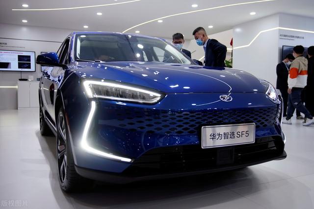 互联网企业扎堆造新能源汽车，华为也加入其中，最大赢家却是腾讯