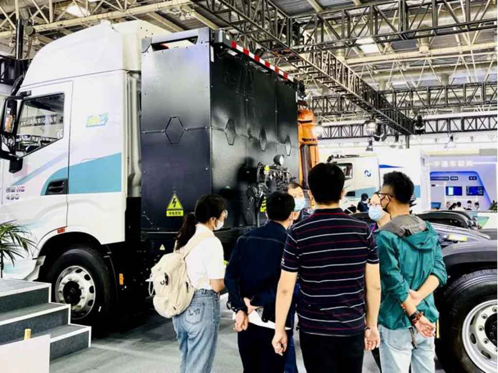 以智为擎、绿启新程，上汽红岩智能重卡亮相世界智能网联汽车大会