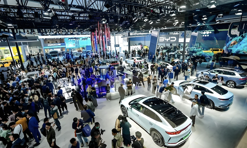 2025中国汽车产销双超3400万辆，2026预测微增1%